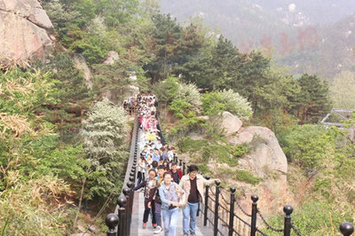 嶗山五一假期接待游客10余萬(wàn)人次 自駕游仍是主力